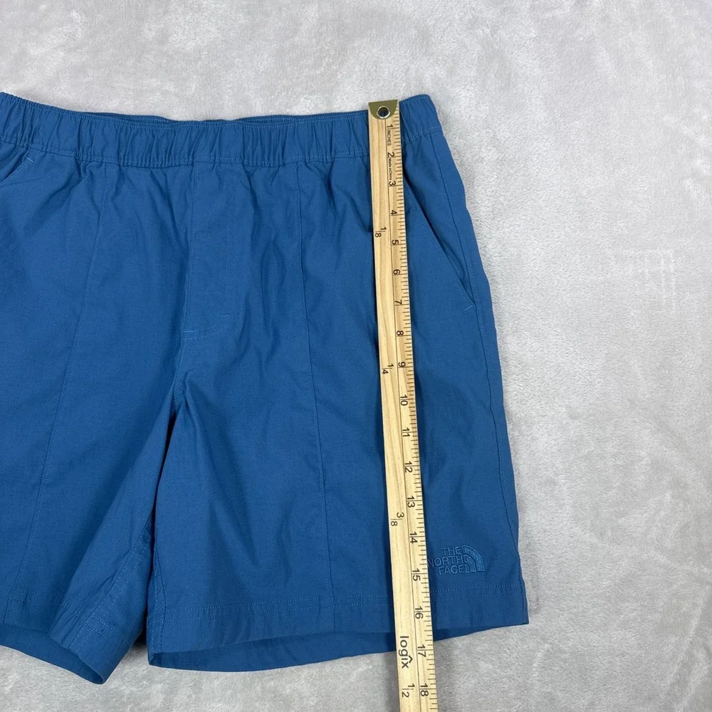 The North Face Classic V Shorts Mens Medium Blue Casual Hiking Pull-On